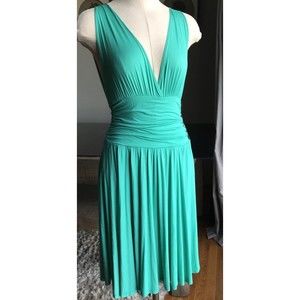 New Love 21 S small Rayon Green V Neck Summer shirt Dress Knee Lenght